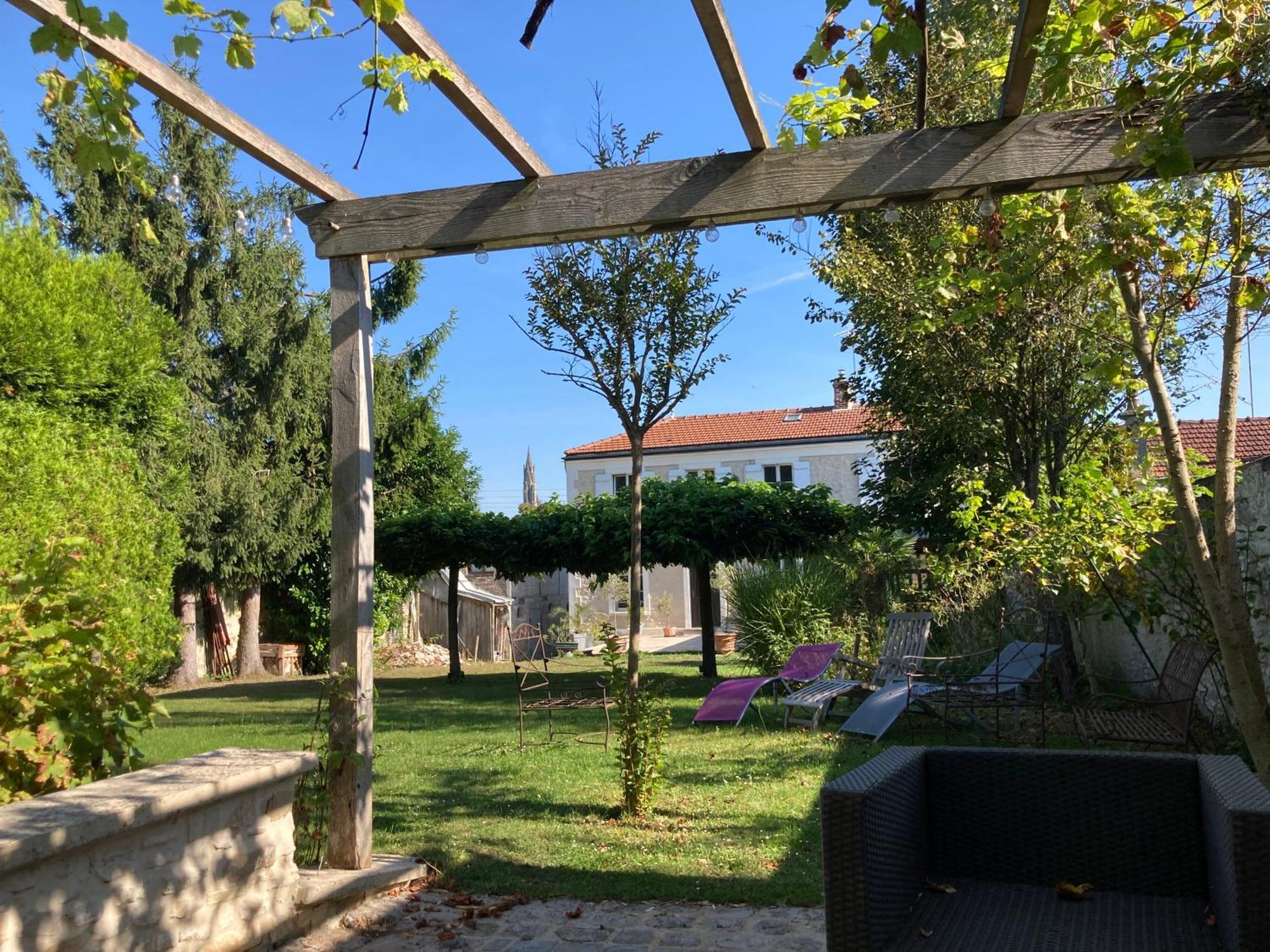 לינה וארוחת בוקר סנליס Pierres Et Jardins מראה חיצוני תמונה