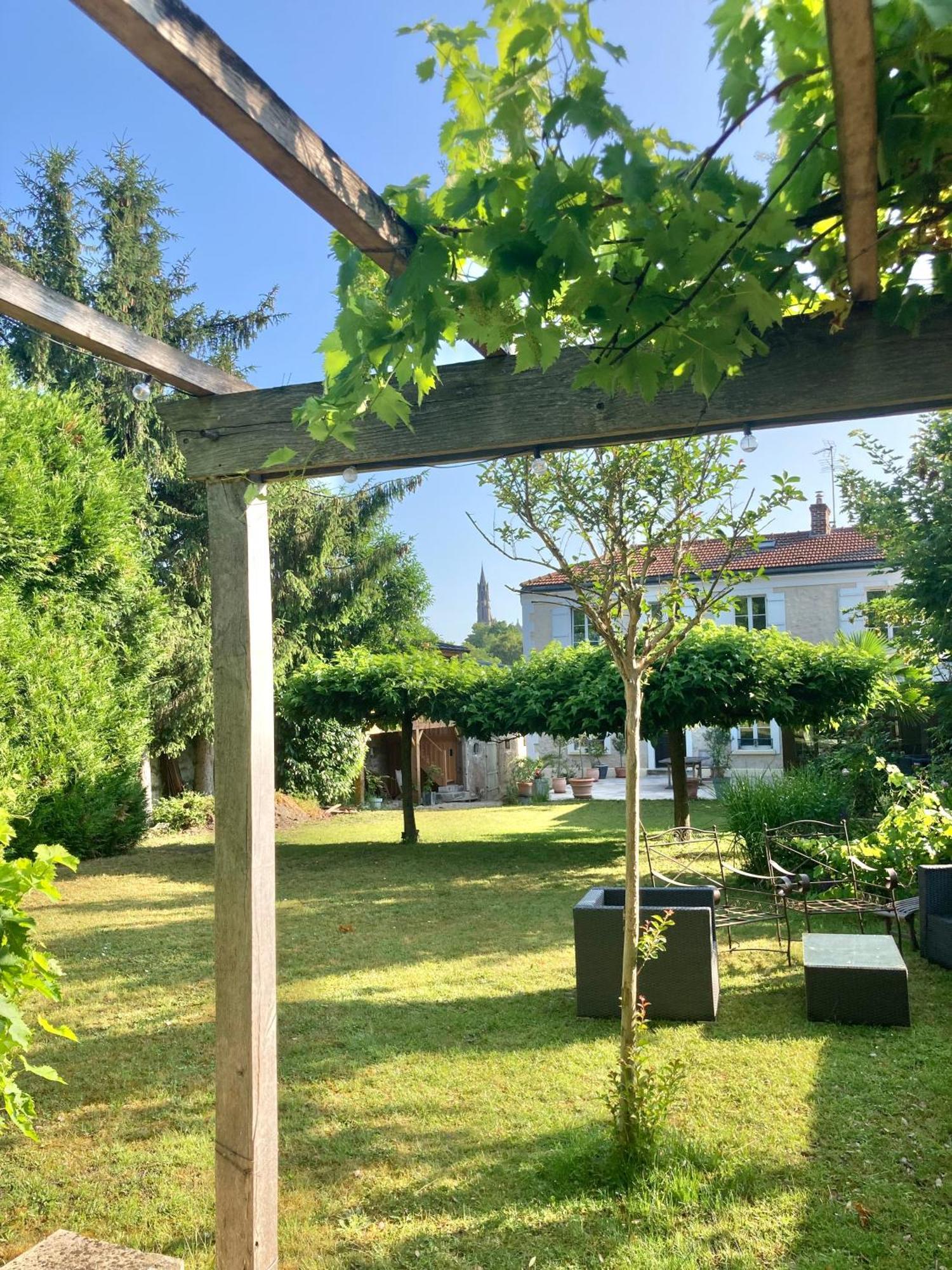 לינה וארוחת בוקר סנליס Pierres Et Jardins מראה חיצוני תמונה